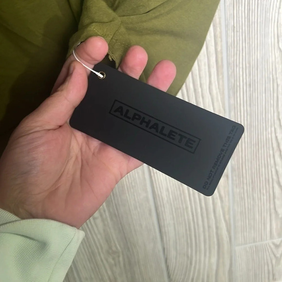 Women's Alphalete Evo Twist Crop Green Shirt Size XXL NWT - Picture 3 of 6